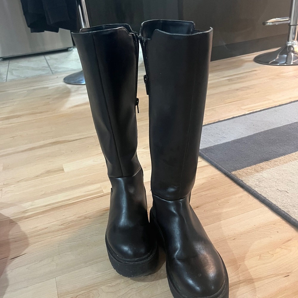 Long black boots size 6